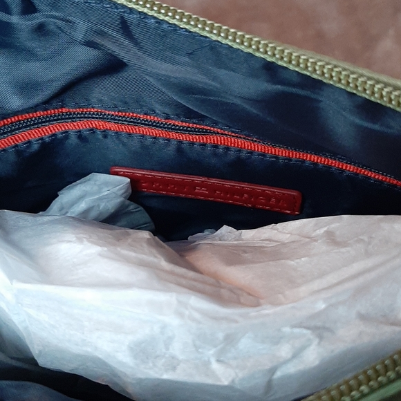 Tommy Hilfiger green crossbody - Picture 5 of 7